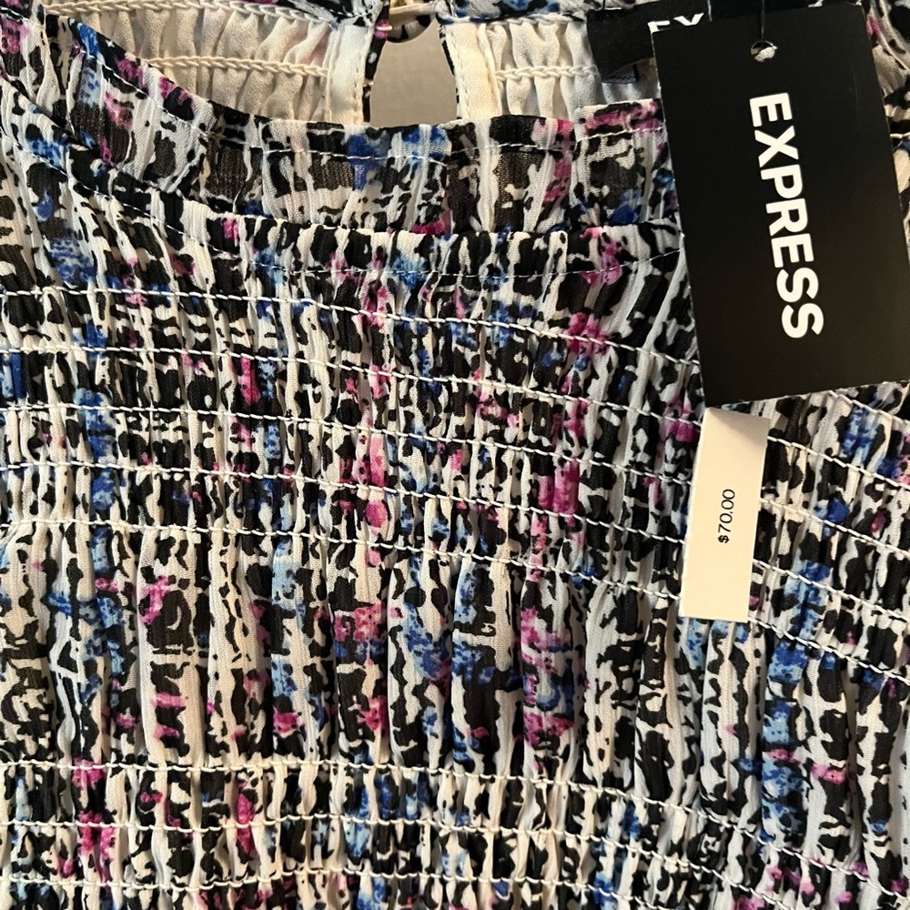 Express Blouse - Picture 5 of 5